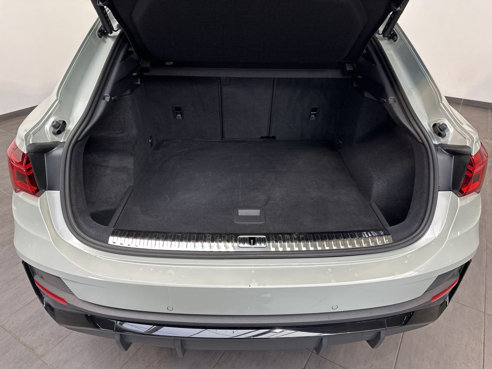 Fahrzeugabbildung Audi Q3 SpB 40 TDI Qu S-Line Black NAV+LED+V-COCKPIT