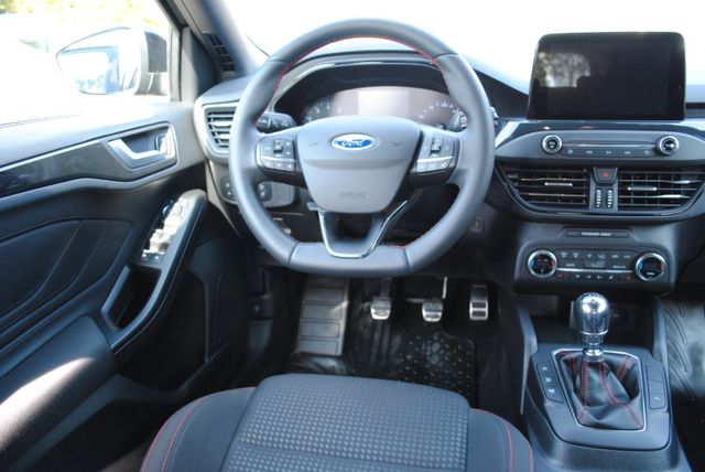 Fahrzeugabbildung Ford Focus 1.5 ST-Line+LED+TEMPOMAT+WINTER-PAKET+NAVI