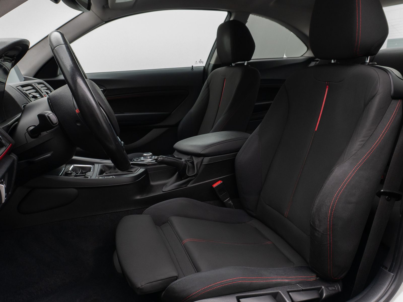 Fahrzeugabbildung BMW 220d Coupé Sport Line PDChinten HiFi Navi Xenon