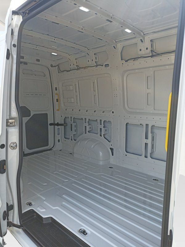 Fahrzeugabbildung Volkswagen Crafter Kasten 35 2.0 TDI L3H3 KLIMA+KAMERA+APP-