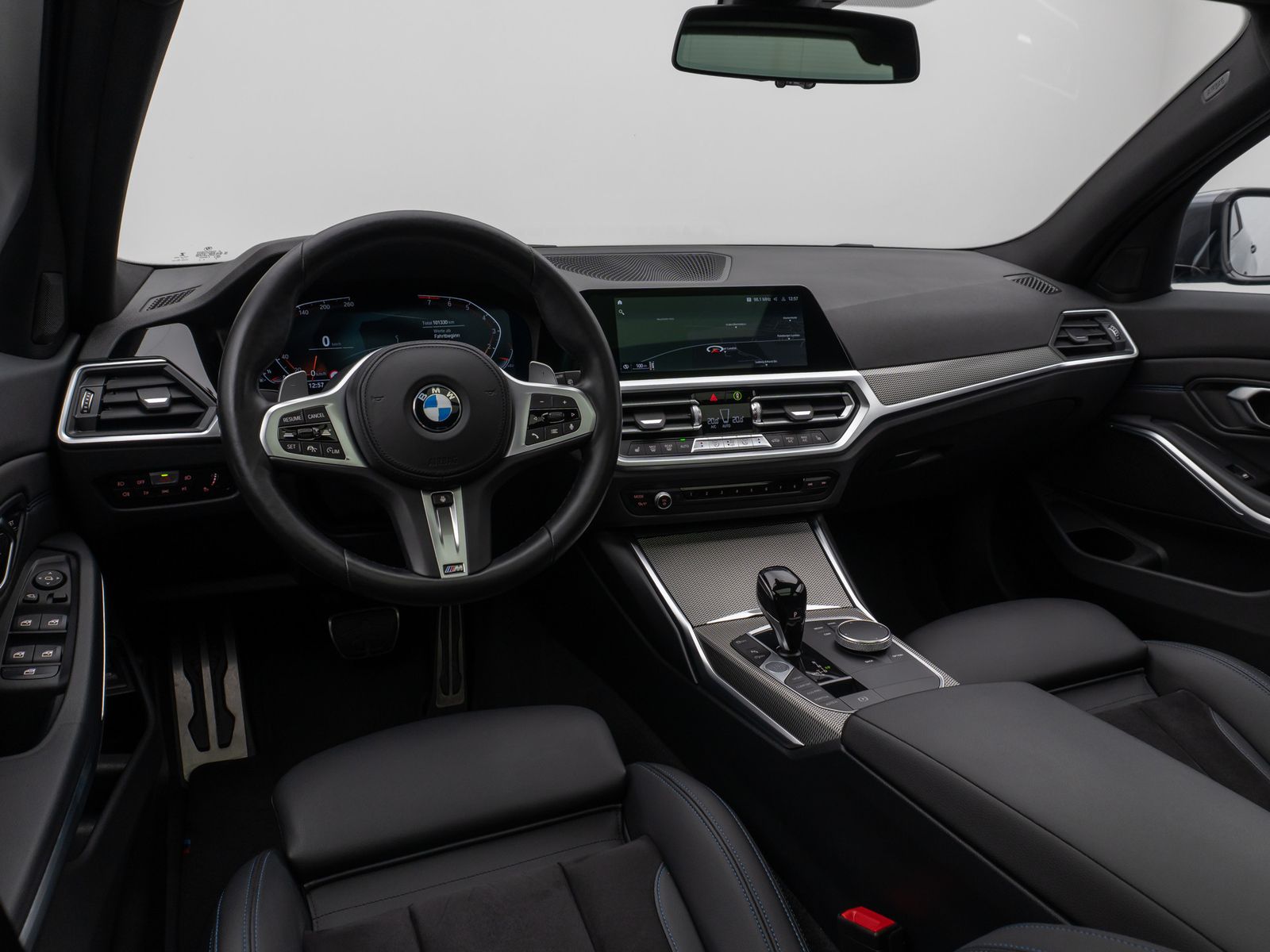 Fahrzeugabbildung BMW 330i M Sport Panorama Kamera DAB HiFi Komfort