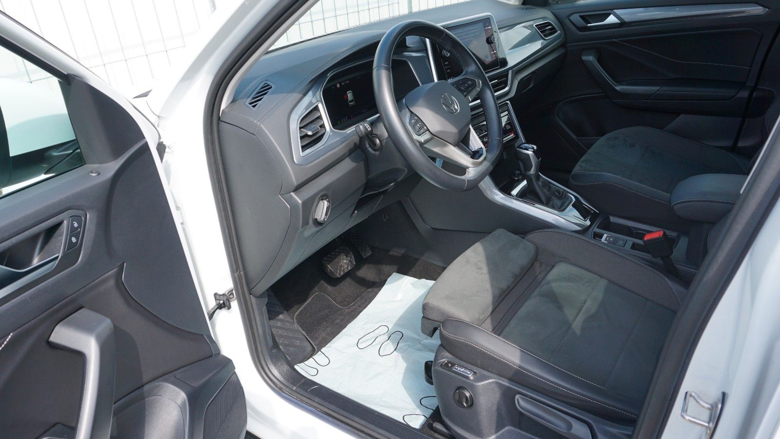 Fahrzeugabbildung Volkswagen T-Roc Style,DSG,Alcantara,LED Plus,Navi,IQ.Light