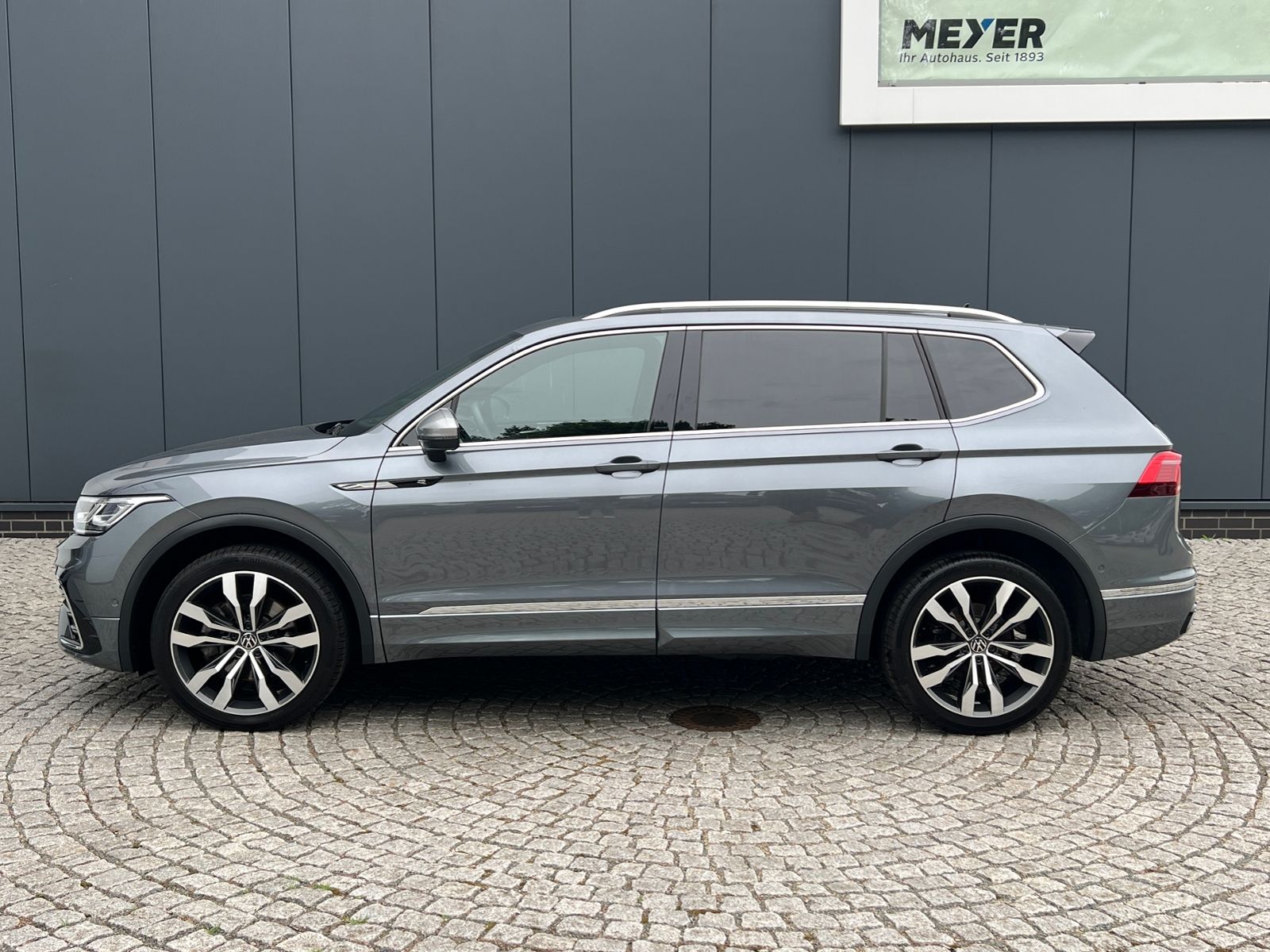 Fahrzeugabbildung Volkswagen Tiguan Allspace R-Line 2.0 TDI DSG 4Motion *AHK,
