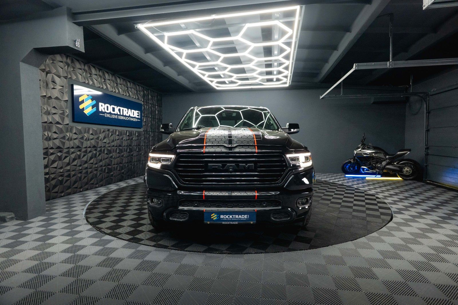 Fahrzeugabbildung Dodge RAM 5.7 V8 HEMI 4x4 BLACK Limited Longbed 19%