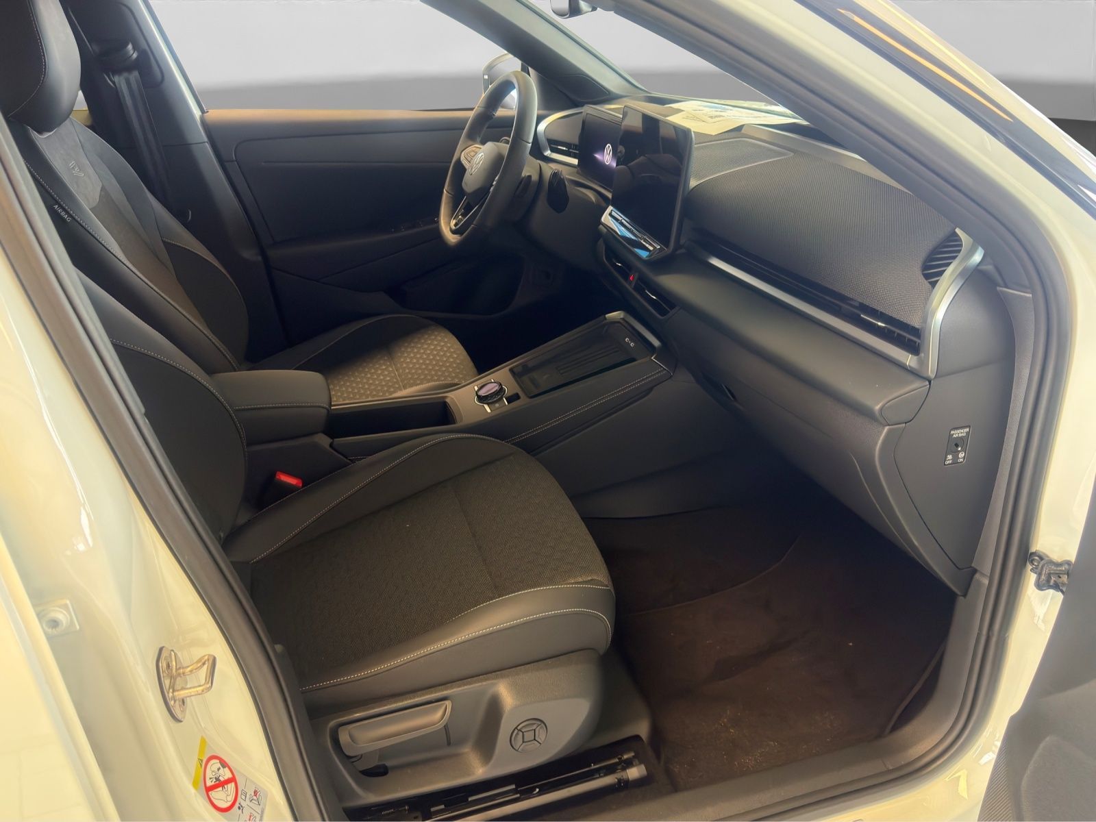 Volkswagen T-Roc 1.5 eTSI DSG R-LINE NEW AHK LM19 MATRIX AC foto 4