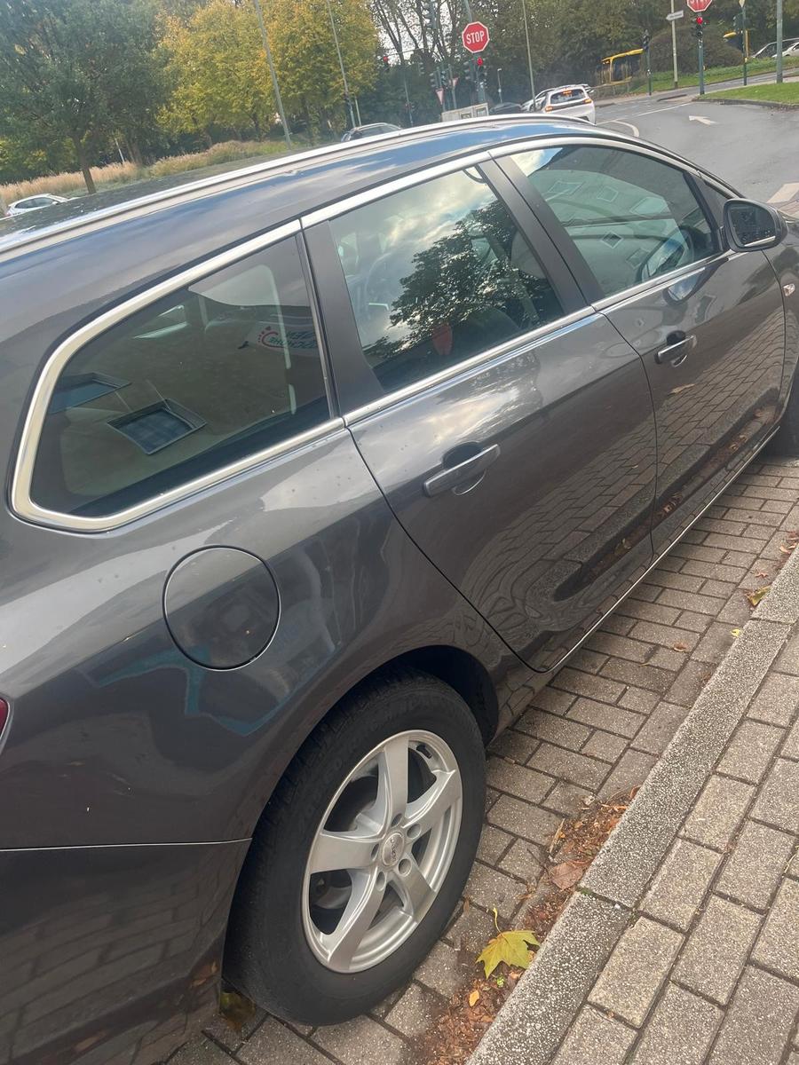 Opel Astra, 2011