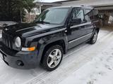 Jeep Patriot Overland 4x4 Leder Navi 8x Alu - Jeep Patriot von privat