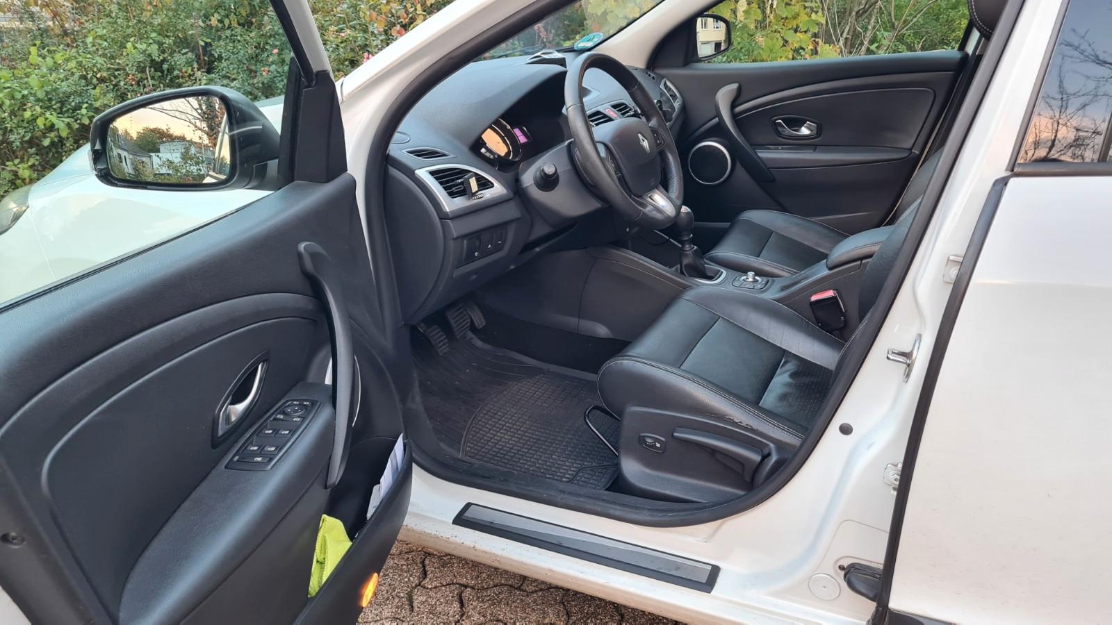 Renault Megane 2010 — photo 11