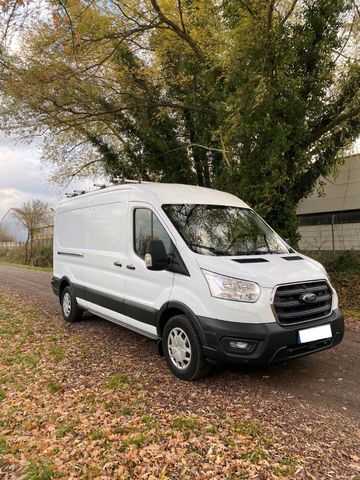 Ford Transit mit Regale von Würt