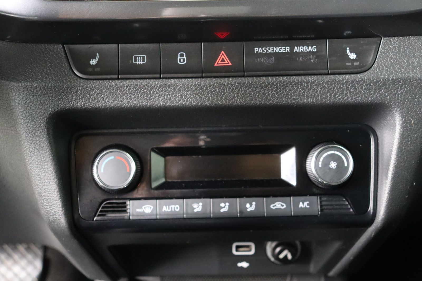 Fahrzeugabbildung SKODA Fabia 1.0 Combi Automatik * LED * Navigation Cle