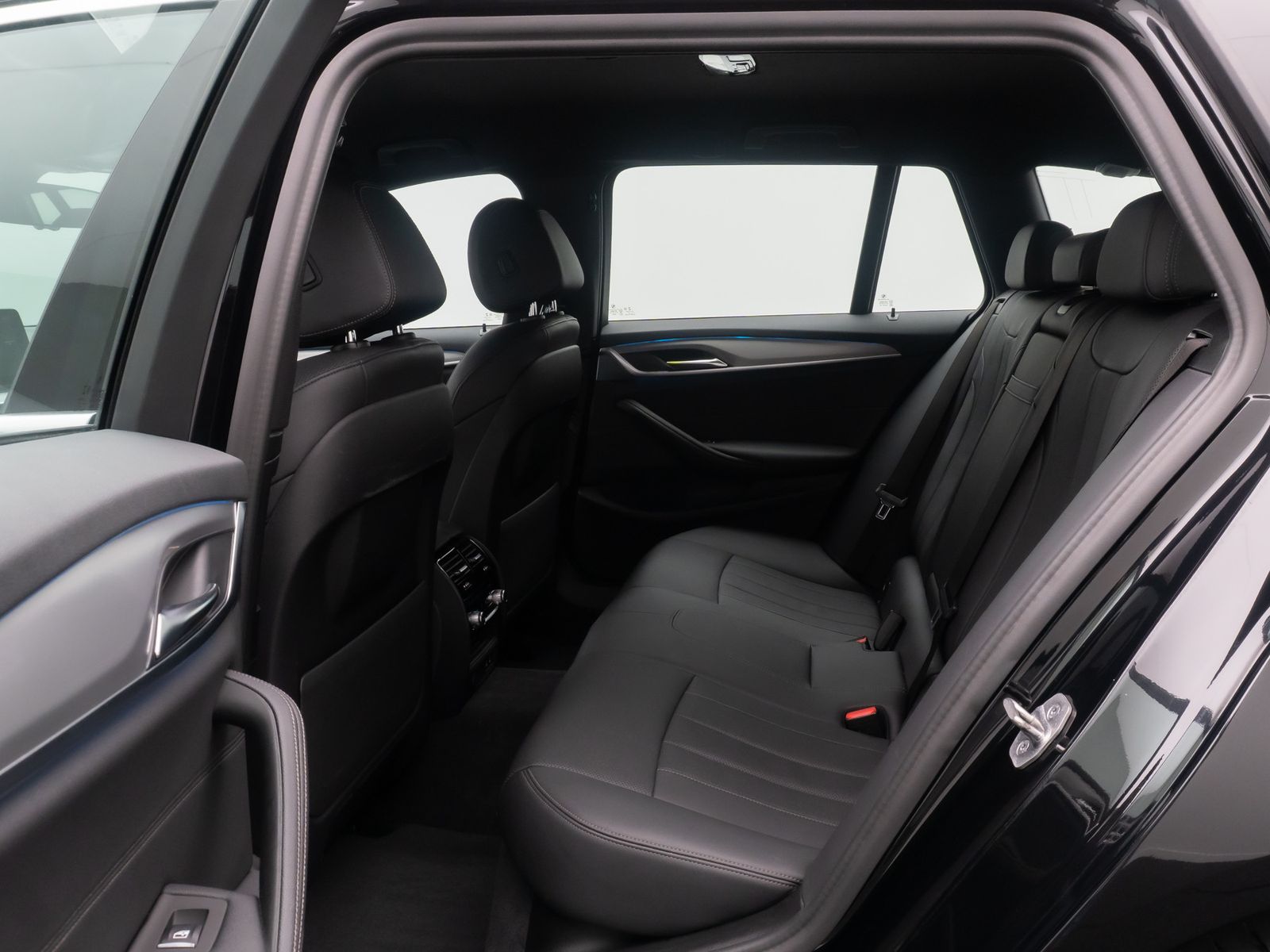 Fahrzeugabbildung BMW 530e xD M Sport Kamera DAB HiFi ACC AHK 4xKlima
