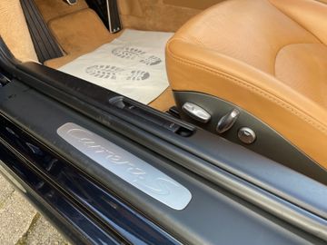Fahrzeugabbildung Porsche 997.2 Carrera S Cabrio Leder Navi Sport Chrono