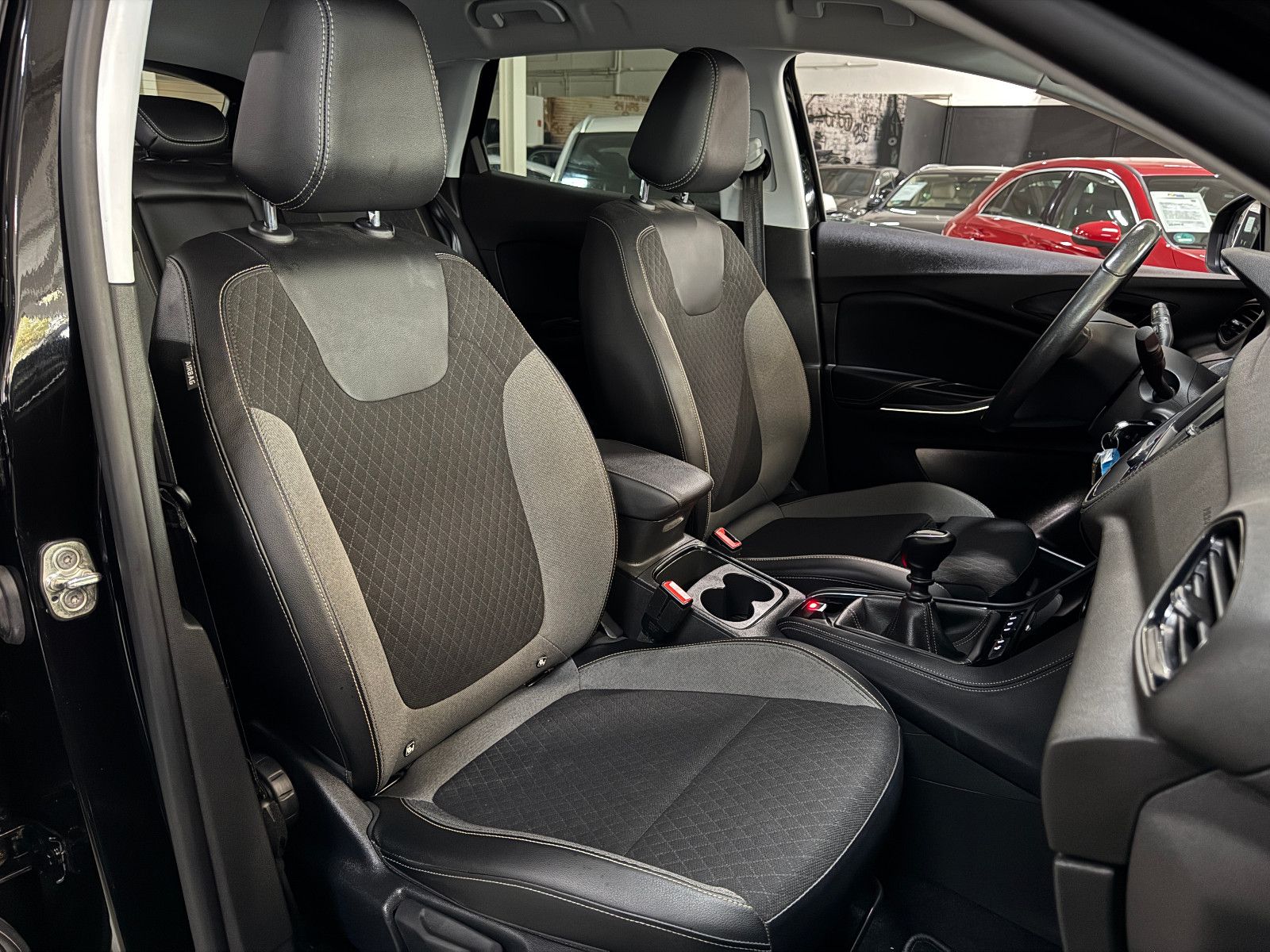 Fahrzeugabbildung Opel Grandland (X) SPORTPAKET & DESIGN LINE AHK LED+