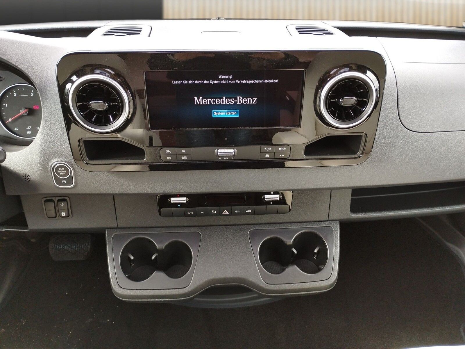 Fahrzeugabbildung Eura Mobil Contura CT 766 EF Luminary Paket, Markise