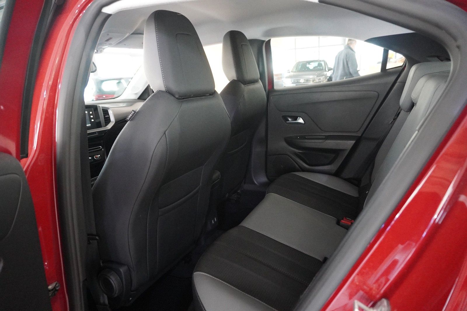 Fahrzeugabbildung Opel Mokka 1.2T ELEGANCE NAVI/LED/KAMERA/SH/SPORT/DAB