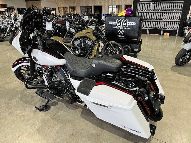 Fahrzeugabbildung Harley-Davidson CVO Street Glide CVO 117 Umbau