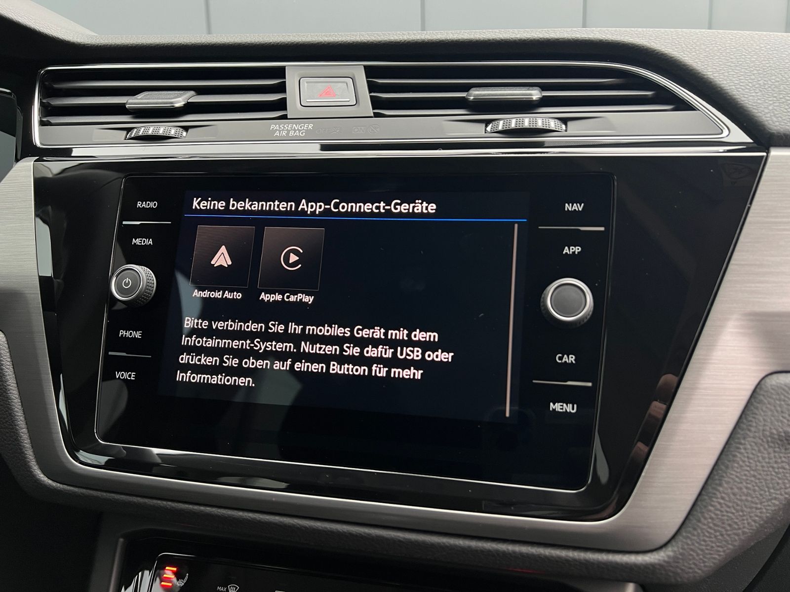 Fahrzeugabbildung Volkswagen Touran Comfortline 1.5 TSI DSG *LED, AHK, 7 Sitz