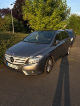 Mercedes-Benz B 180 - - Mercedes-Benz B 180 in Köln