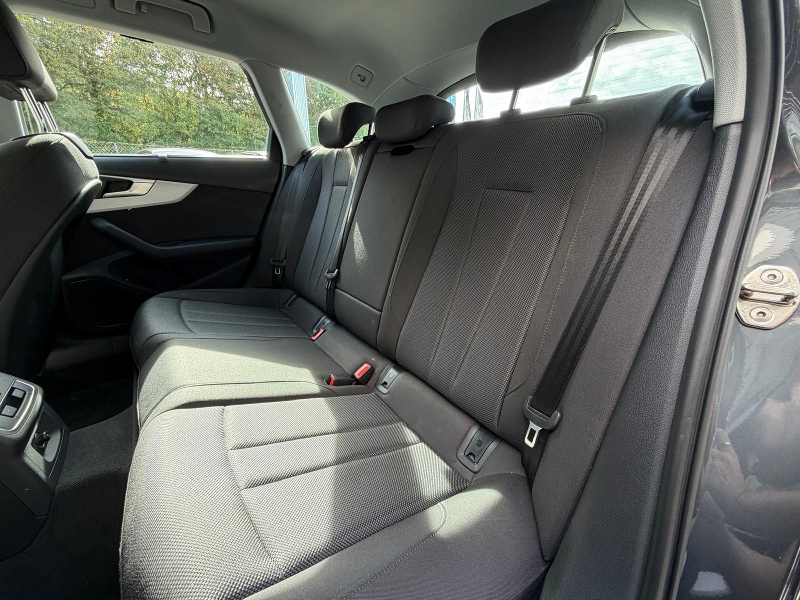 Fahrzeugabbildung Audi A4 Av 40 TFSI S-Tr Advanc LED+NAVI+SHZ+TEMP+17"