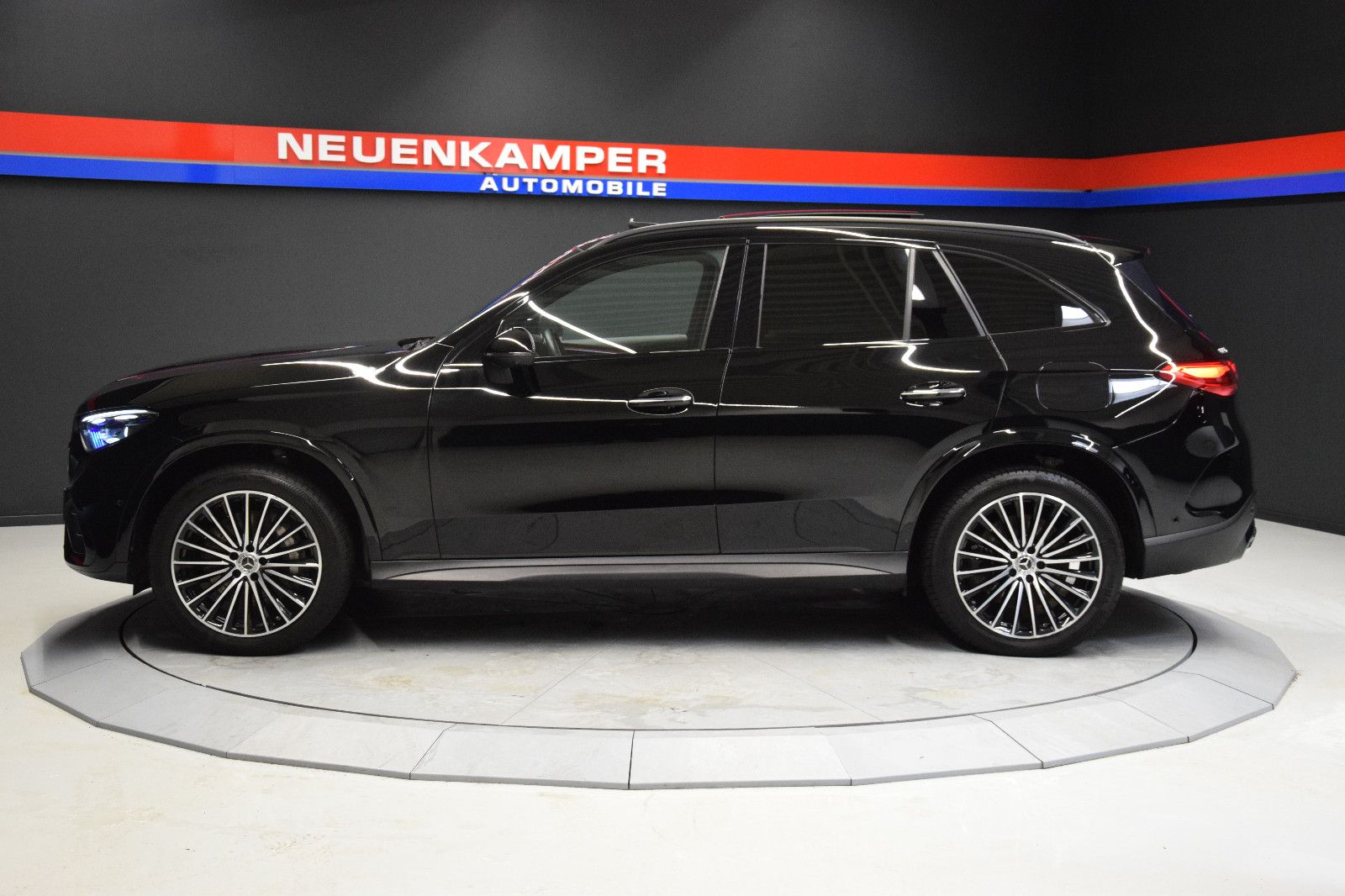 Fahrzeugabbildung Mercedes-Benz GLC 400 e 4Matic AMG Line Pano Distron. AHK 360°