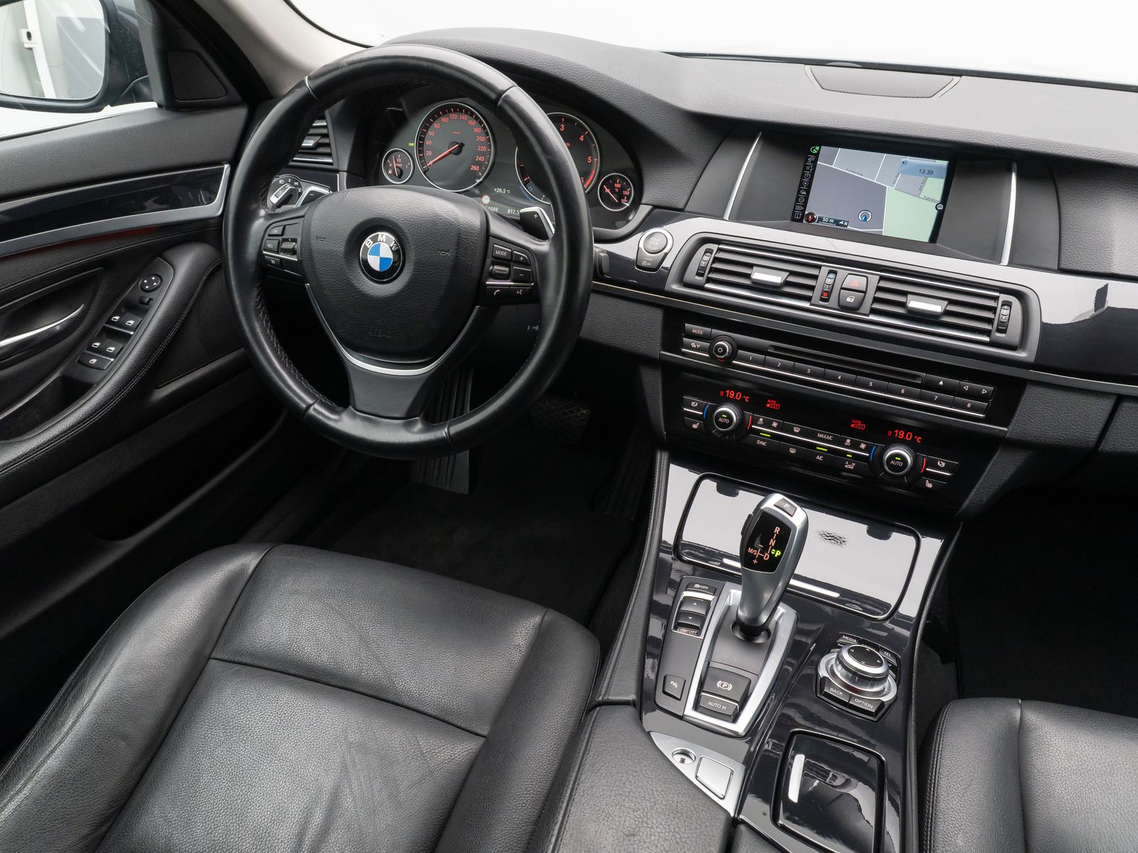 Fahrzeugabbildung BMW 520d  Aut Kamera NaviBusiness HiFi BiXenon Leder