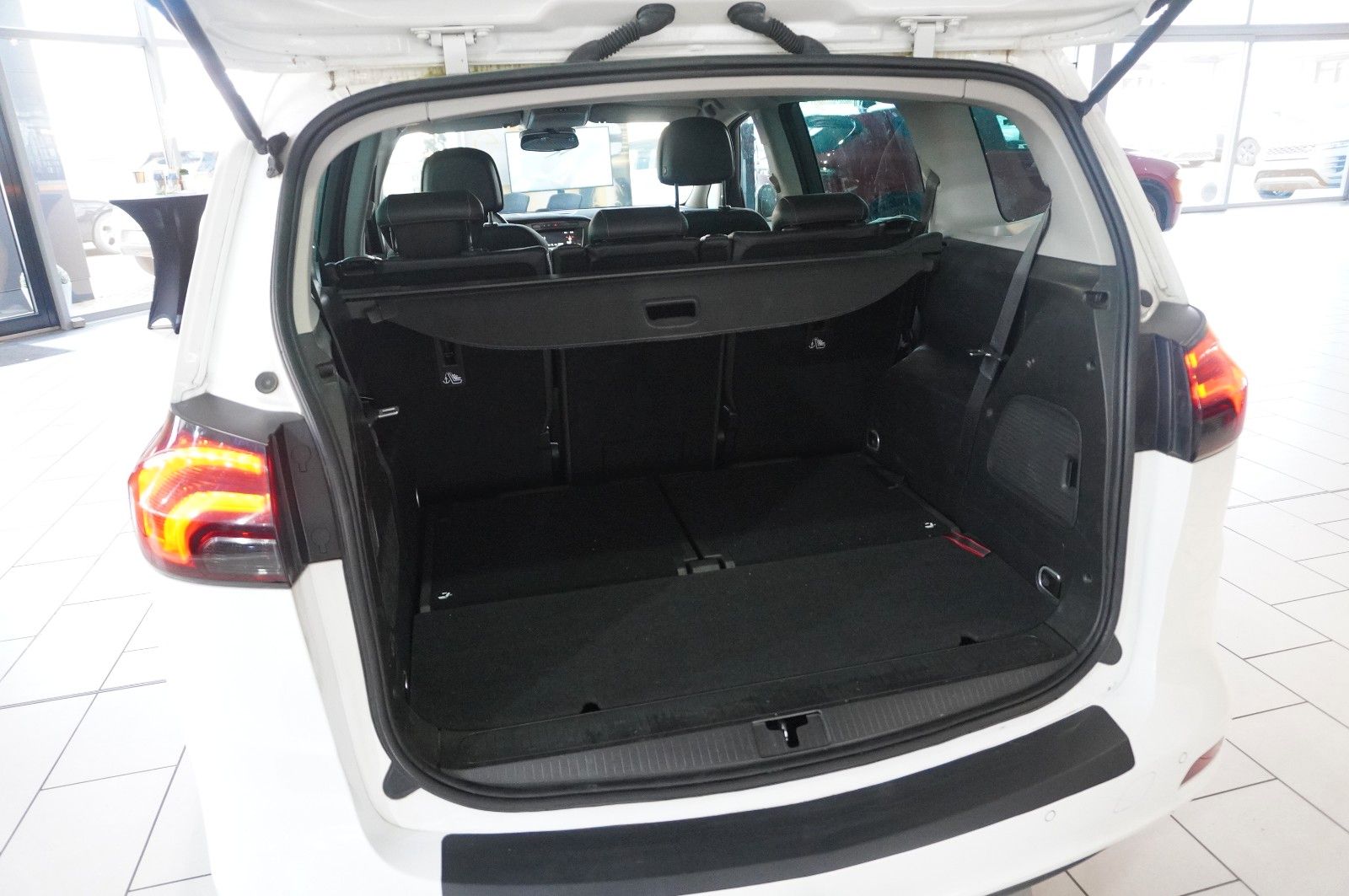 Fahrzeugabbildung Opel Zafira C 1.4T INNOV. 7-SITZ NAVI/LED/KAMERA/AHK