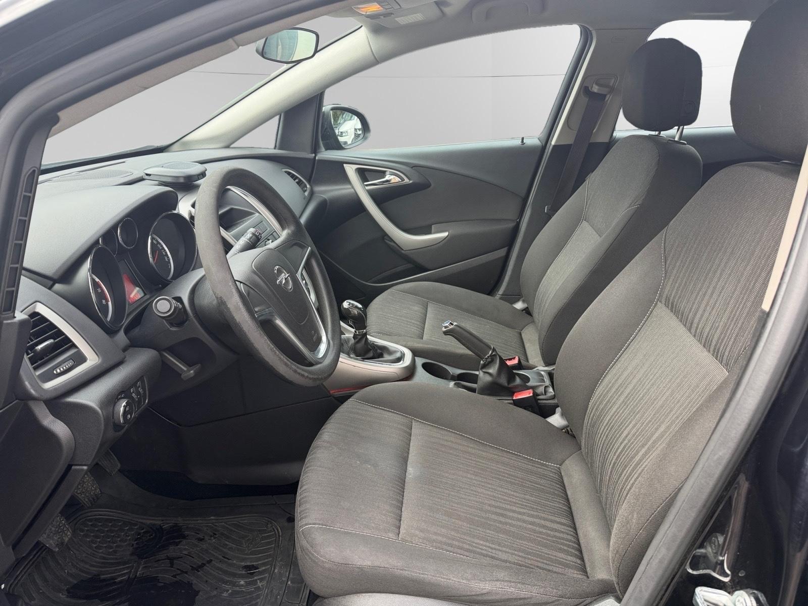 Opel Astra 2011 — photo 5