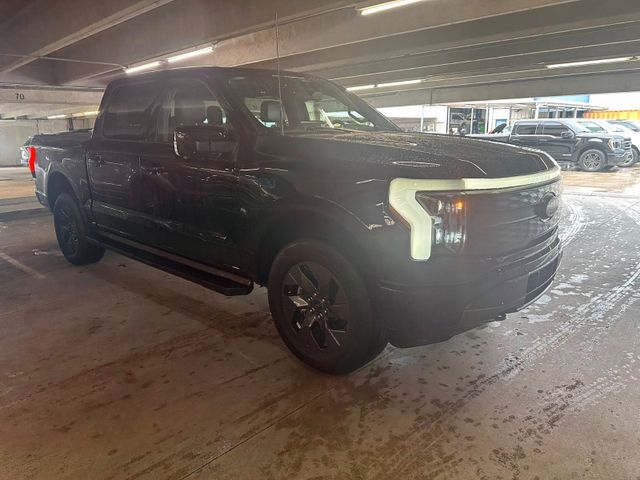 Ford F150 Lightning Lariat grosse Batterie im Vorlauf