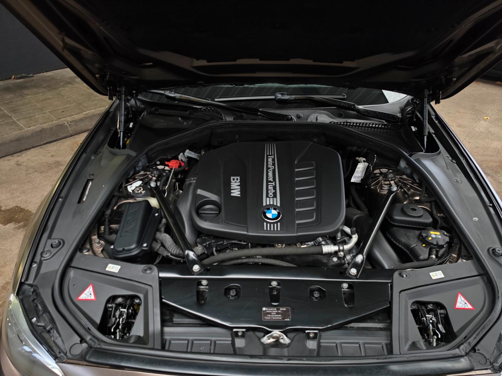 BMW 530d xDrive Touring M-Sportpaket FROZEN/Pano/AHK