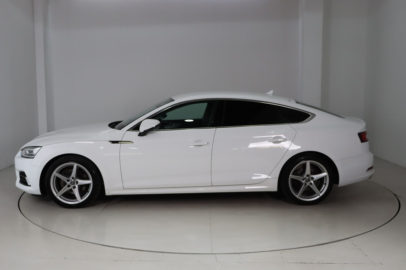 Fahrzeugabbildung Audi A5 Sportback 40 TFSI * LED * Navi * Keyless