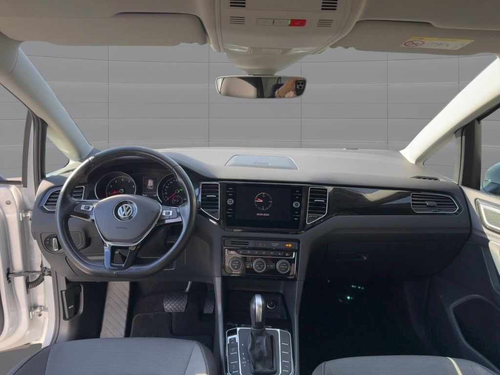 Fahrzeugabbildung Volkswagen Golf Sportsvan Highline  AHK SCHWENKB. NAVI  RÜC