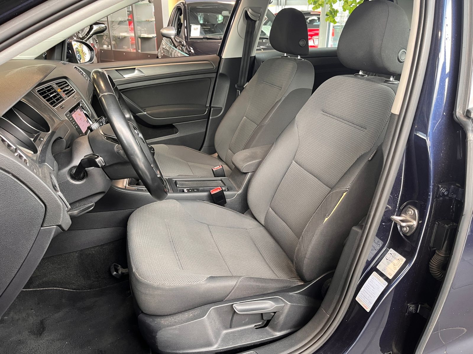 Fahrzeugabbildung Volkswagen Golf VII Lim. Comfortline BMT NAVI ALU