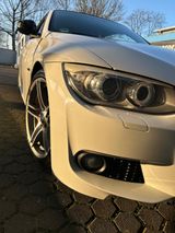 BMW 318i Cabrio M Sport Paket -FESTPREIS- - BMW 318 mit Benzin-Antrieb: Weiß, Leder