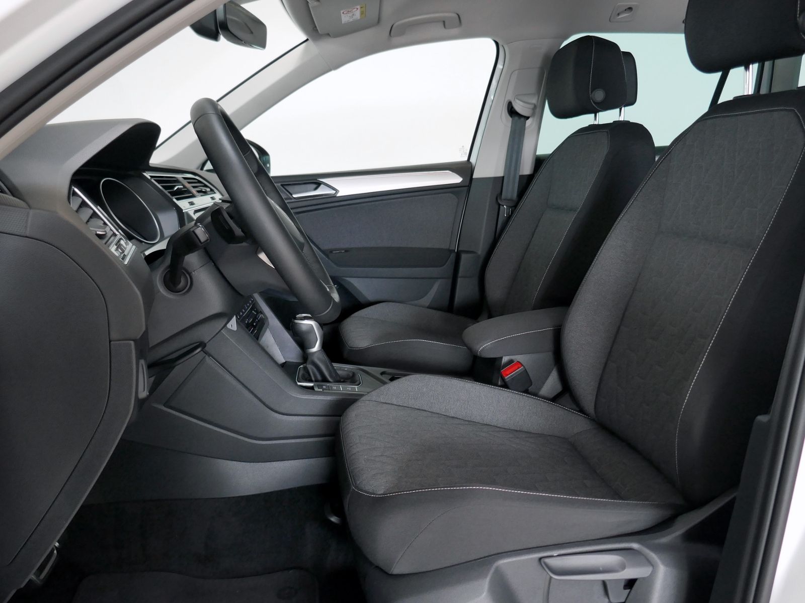 Fahrzeugabbildung Volkswagen Tiguan MOVE 2.0 TDI DSG | LED RFK ACC Navi