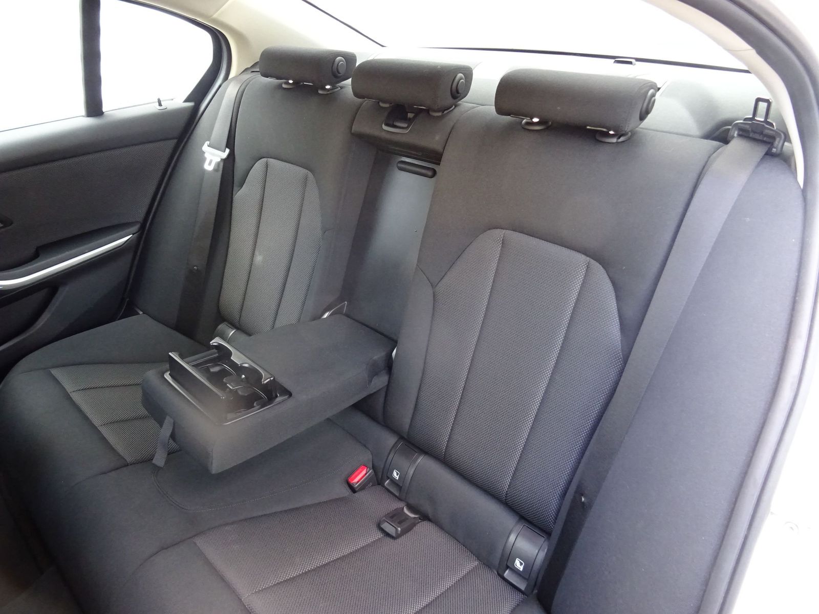 BMW 320i Lim. Facelift Widescreen LM Ambientes-Li foto 8