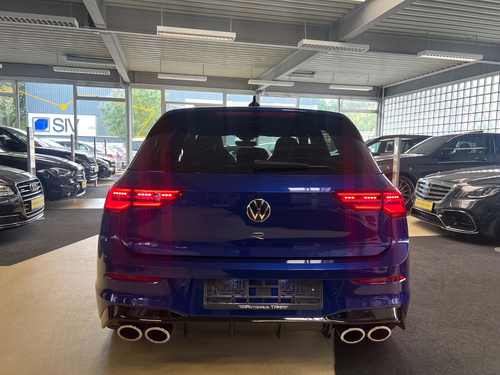 Fahrzeugabbildung Volkswagen Golf VIII Lim. R 4Motion *LAPIZ BLUE*KAMERA*IQ*