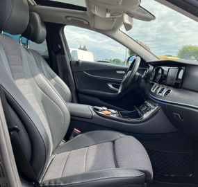 Mercedes E 220 - 11