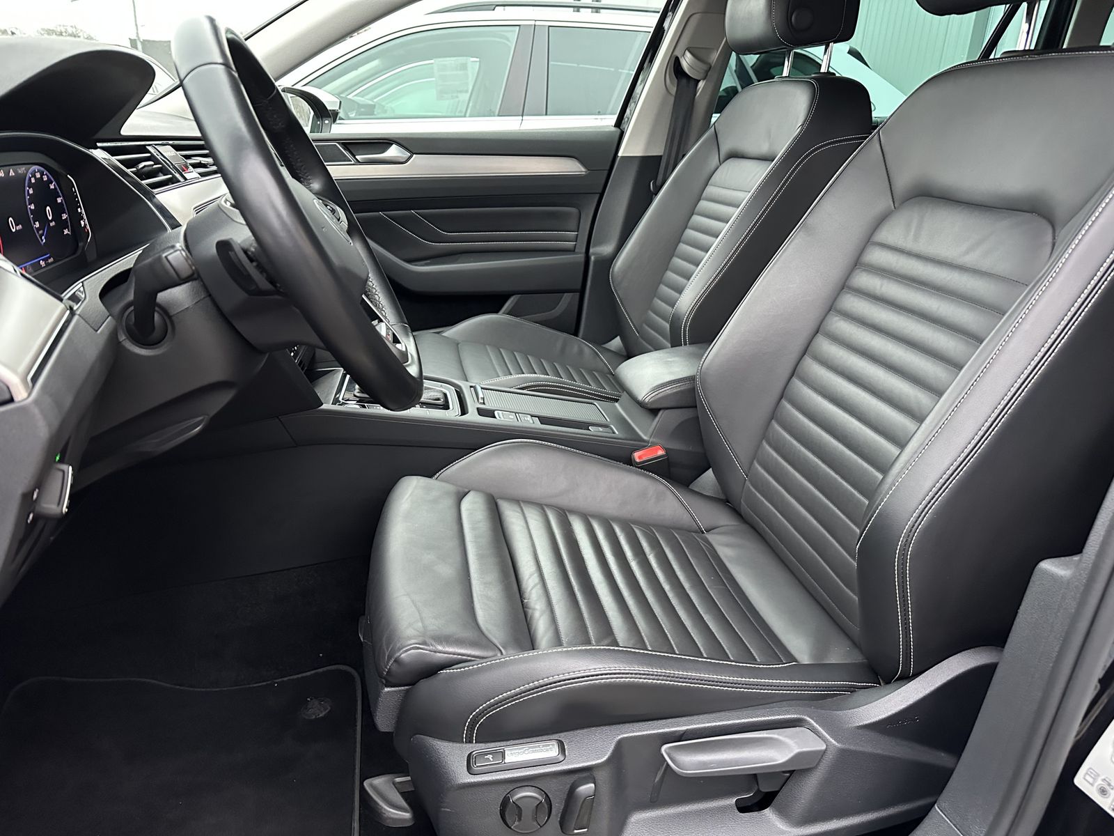 Fahrzeugabbildung Volkswagen Passat Variant 2.0 TDI 4M Elegance NAV+LED+AHK