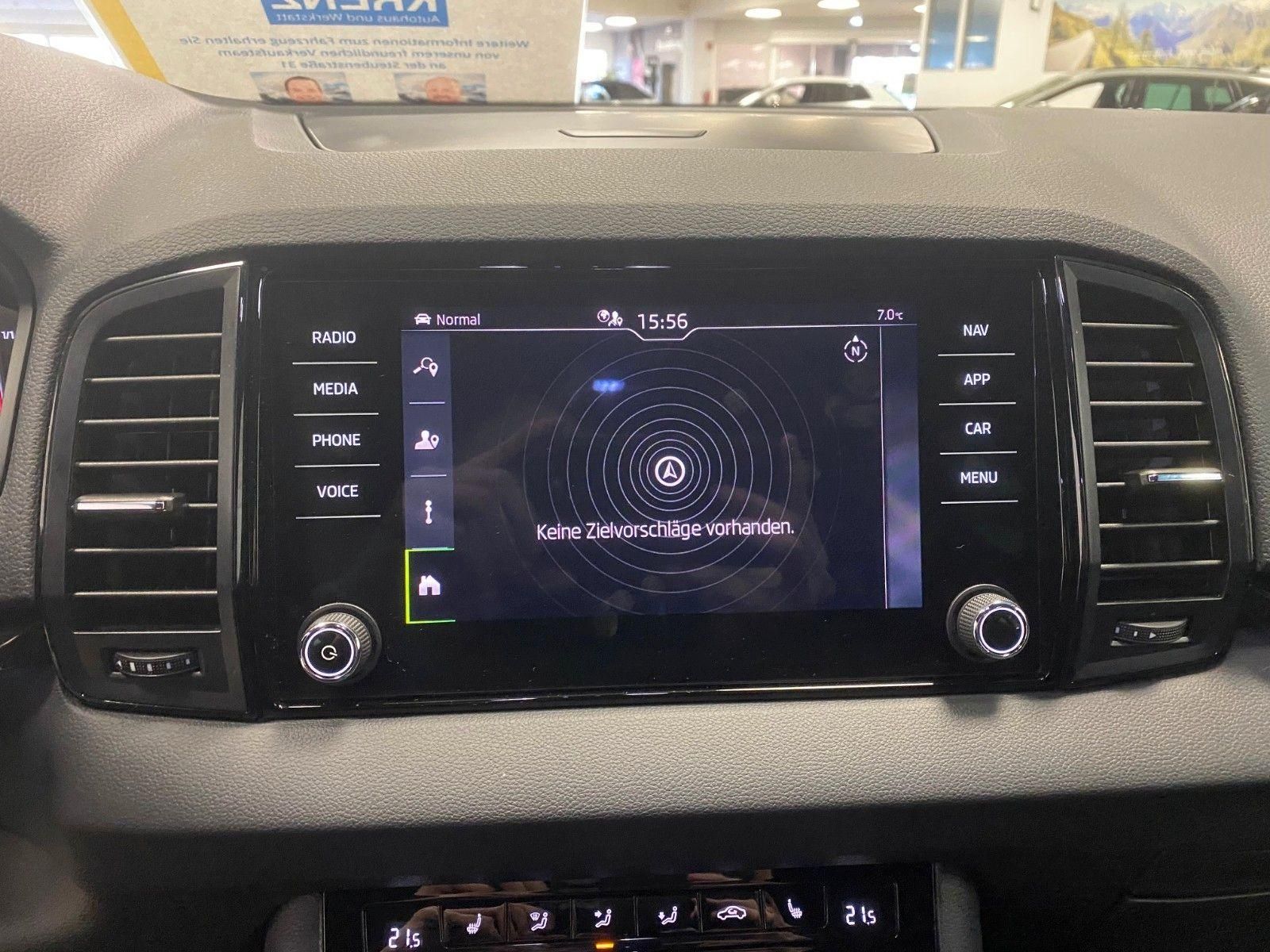 Fahrzeugabbildung SKODA Karoq 1.5 TSI DSG Sportline+NAVI+MATRIX+ACC+18"+
