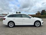 Skoda Octavia 2.0TDI DSG Combi Style AID*HUD*SIDE*AHK - Skoda Octavia: Kombi