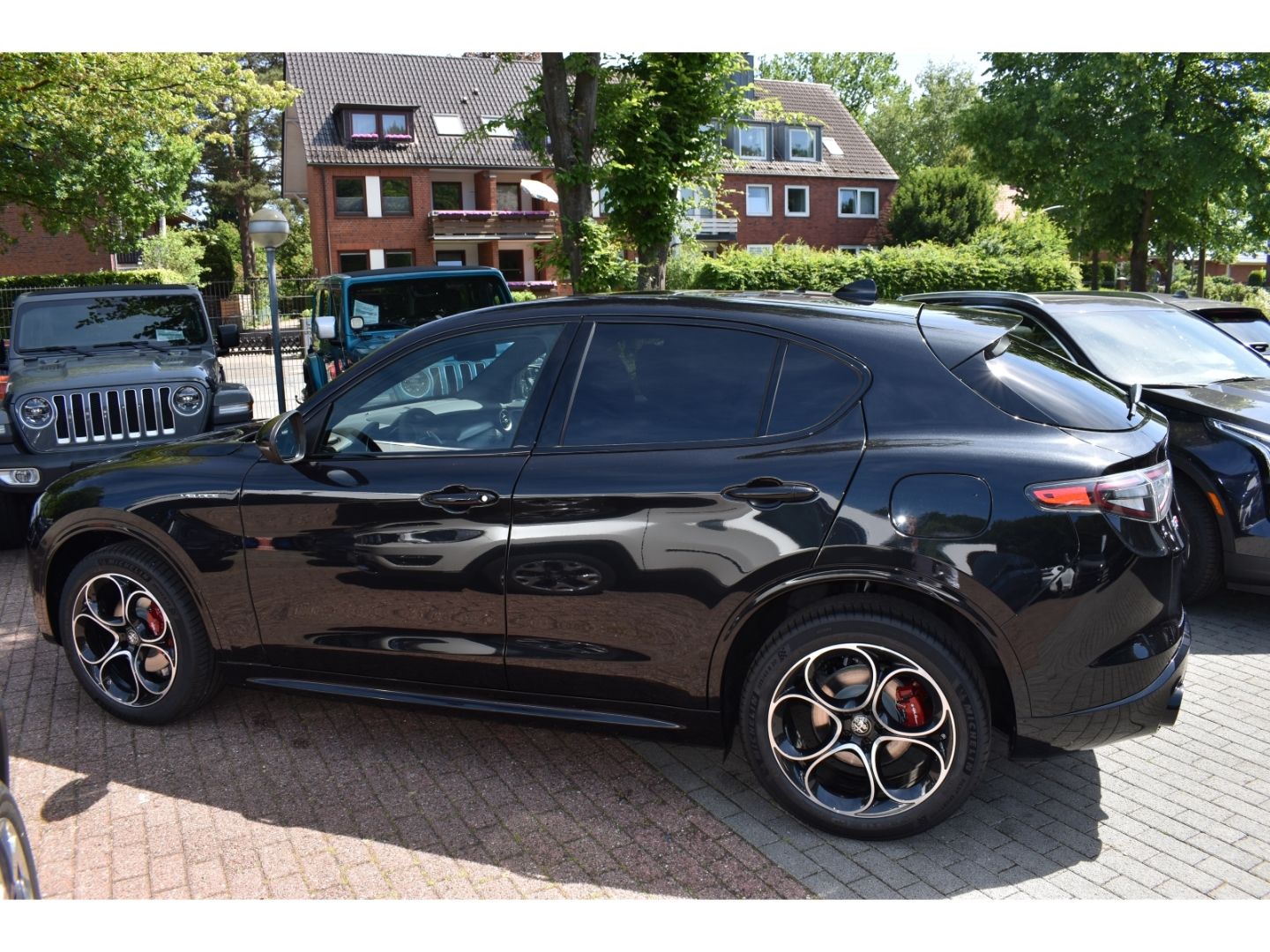 Fahrzeugabbildung Alfa Romeo Stelvio Veloce Q4 2.0 Turbo - Panoramadach -