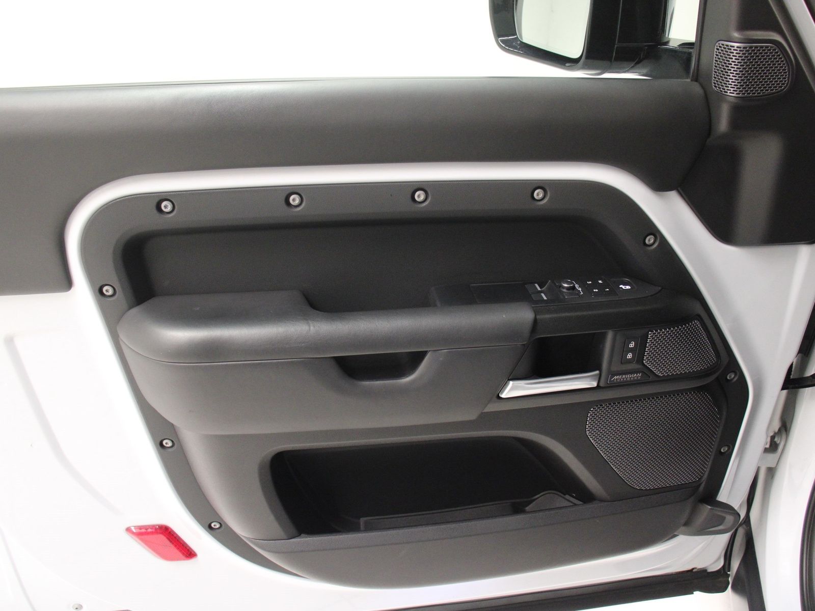 Land Rover Defender 90 P525 V8 Black Pack foto 15