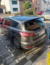 Ford S-Max 2,0 EcoBlue 140kW Titanium, 8-Fach bereift