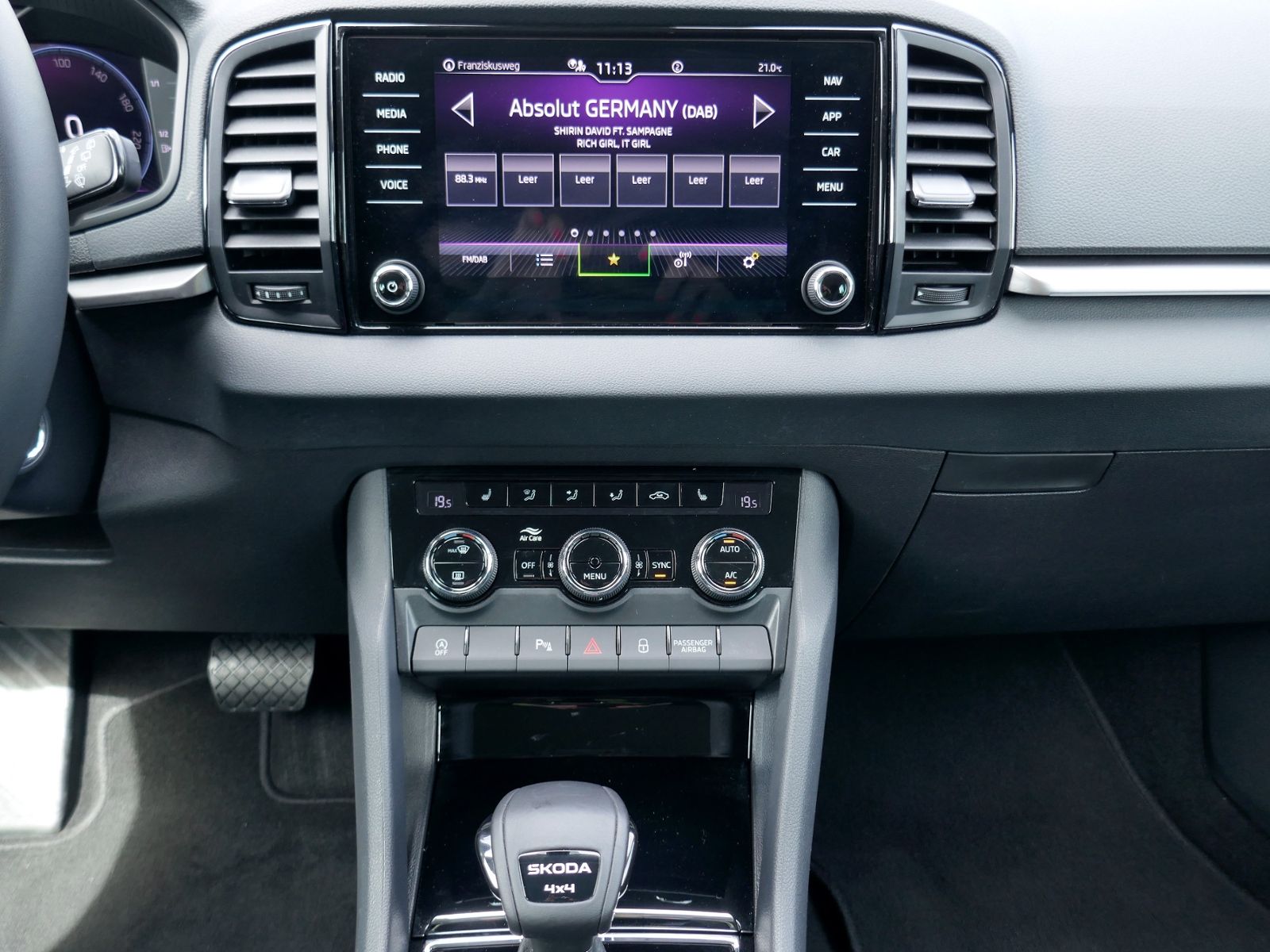 Fahrzeugabbildung SKODA Karoq Tour 4x4 2.0 TDI | LED AHK RFK ACC
