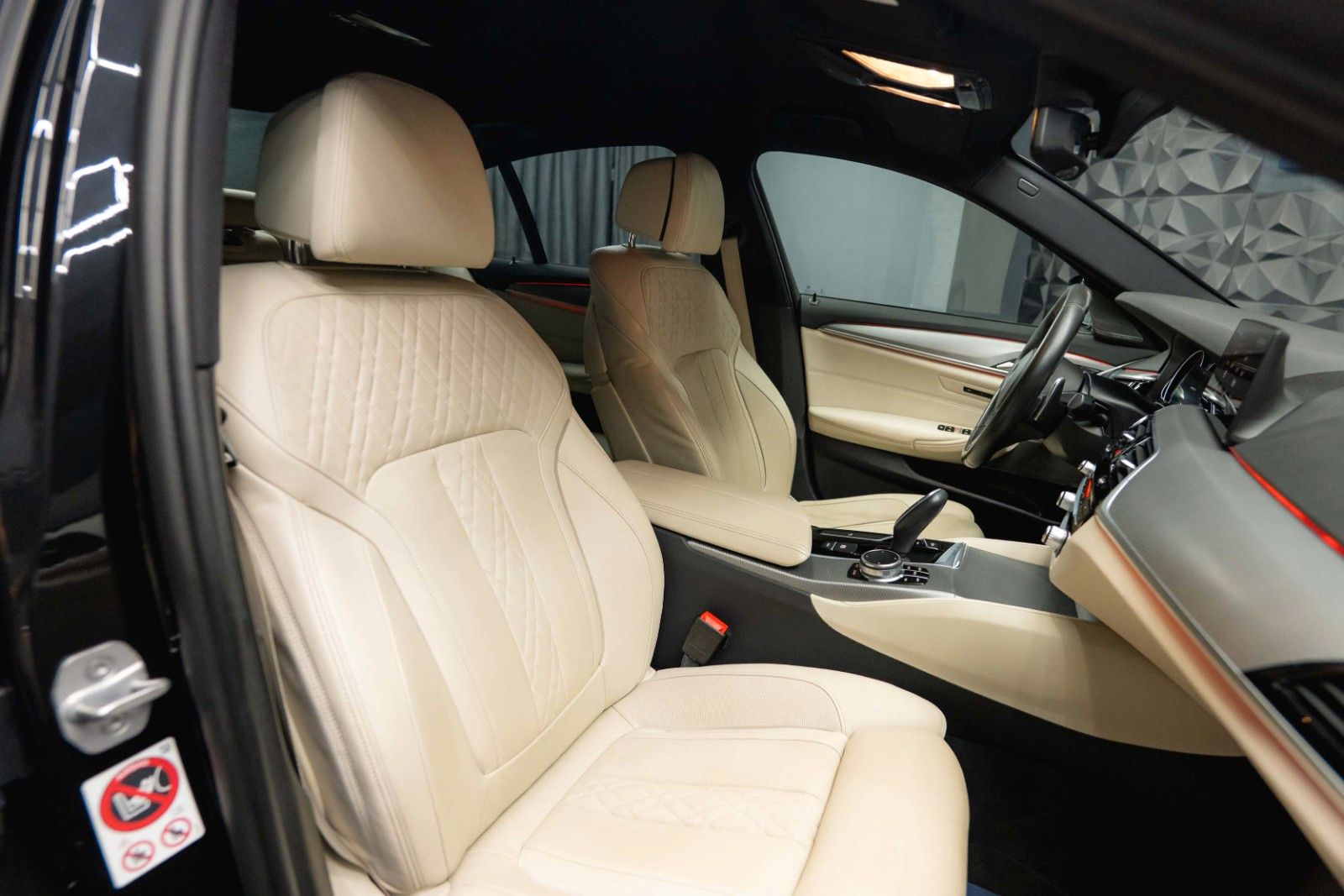 Fahrzeugabbildung BMW M550i xDrive Shadow Line | ACC | Massage | LED