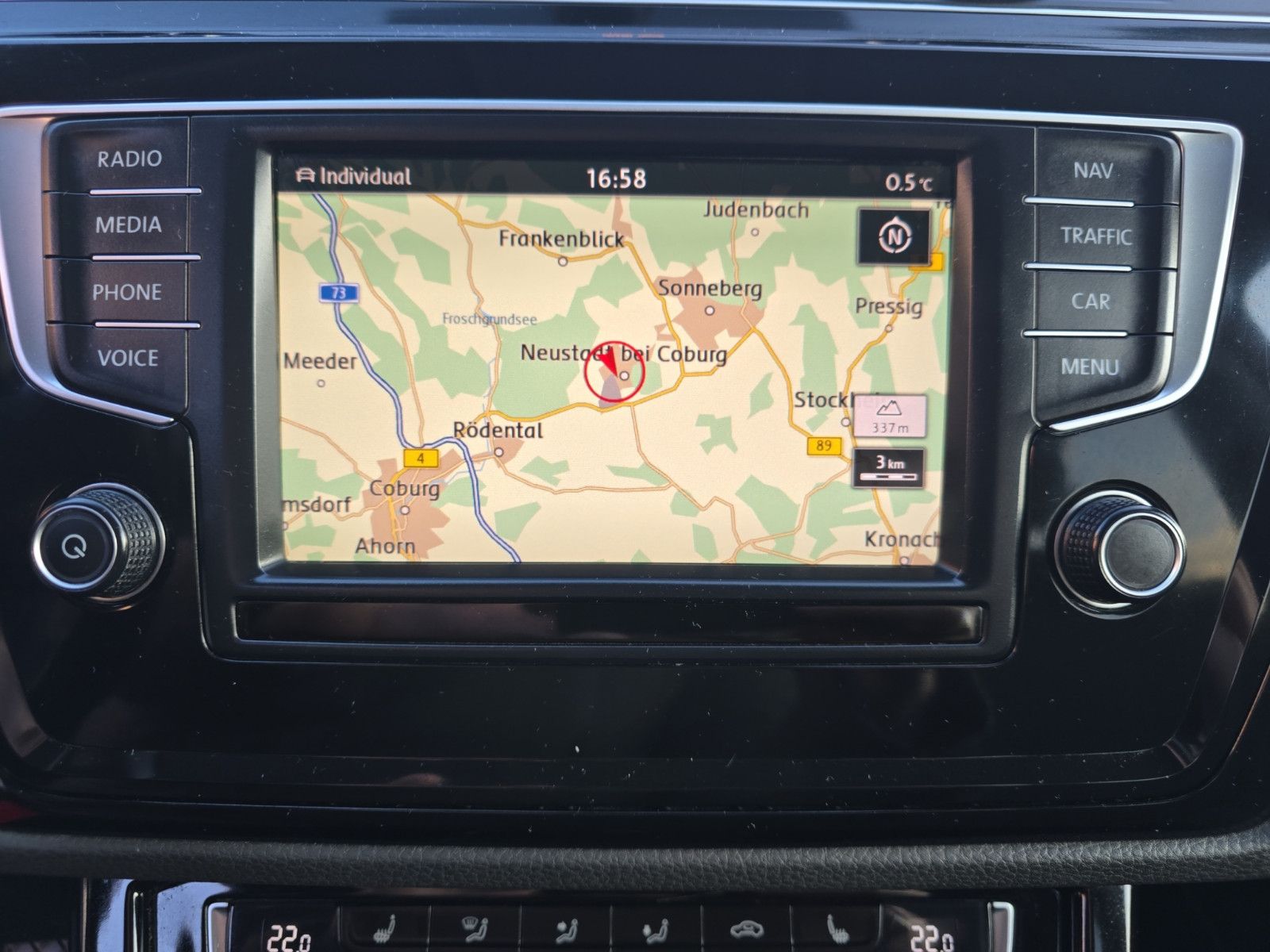 Fahrzeugabbildung Volkswagen Touran Highline+NAVI+LEDER+LED+AHK+TEMPOMAT+DSG