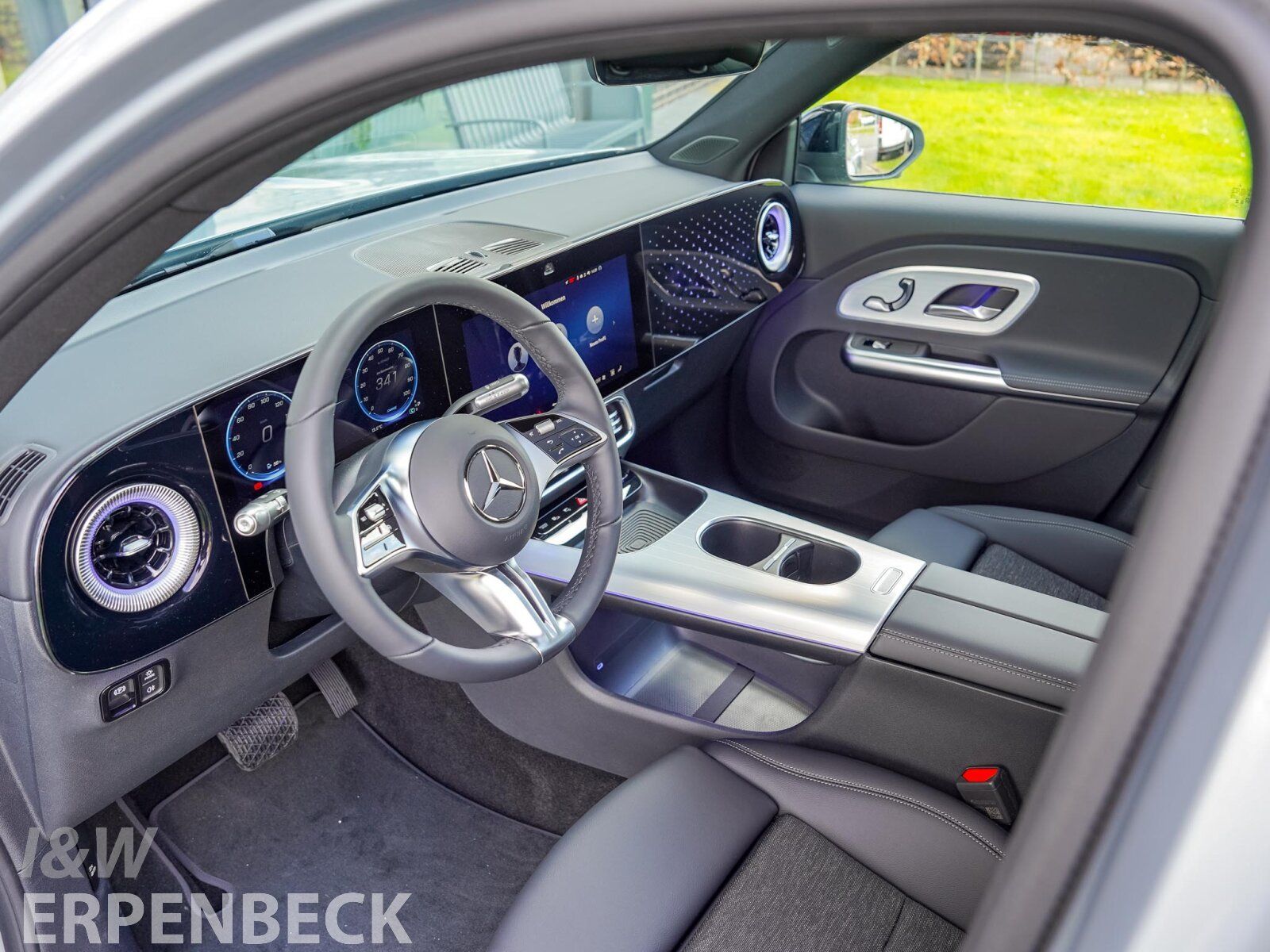 Fahrzeugabbildung Mercedes-Benz GLB 250+ *Night Paket*AHK*Winter Paket*THERMATIC