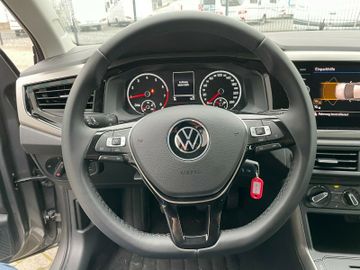 Fahrzeugabbildung Volkswagen Polo VI 1.0 TSI Comfortline PDC  ACC