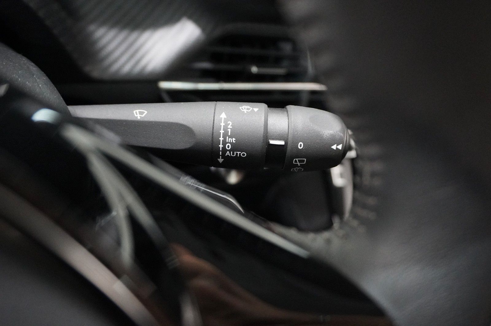 Fahrzeugabbildung Peugeot 2008 1.2 PURETECH NAVI/SHZ/KAMERA/TEMP/DAB+