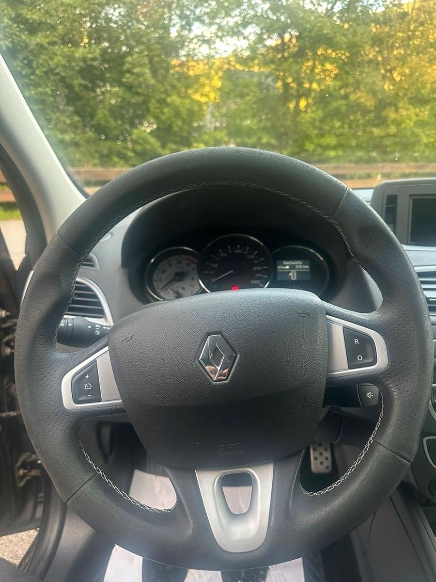 Renault Megane 2011 — photo 10
